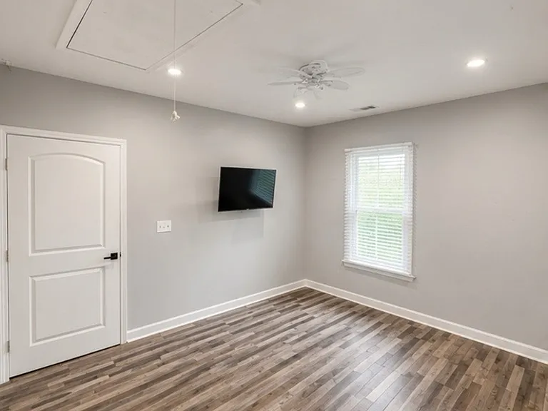 239 Harriet St SE — Photo 12