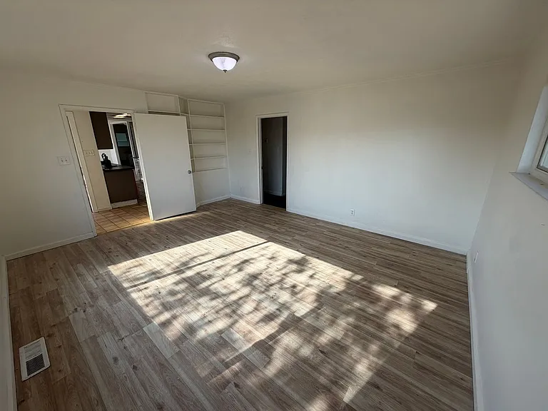 11322 Franklin Blvd — Photo 14