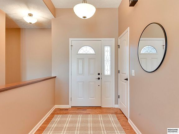 3rd image of 7403 Castle St