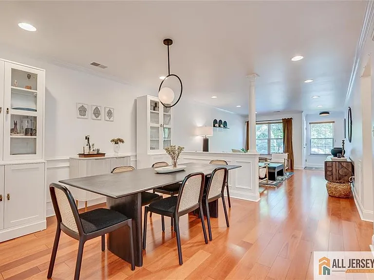 403 Somerset Ct — Photo 8