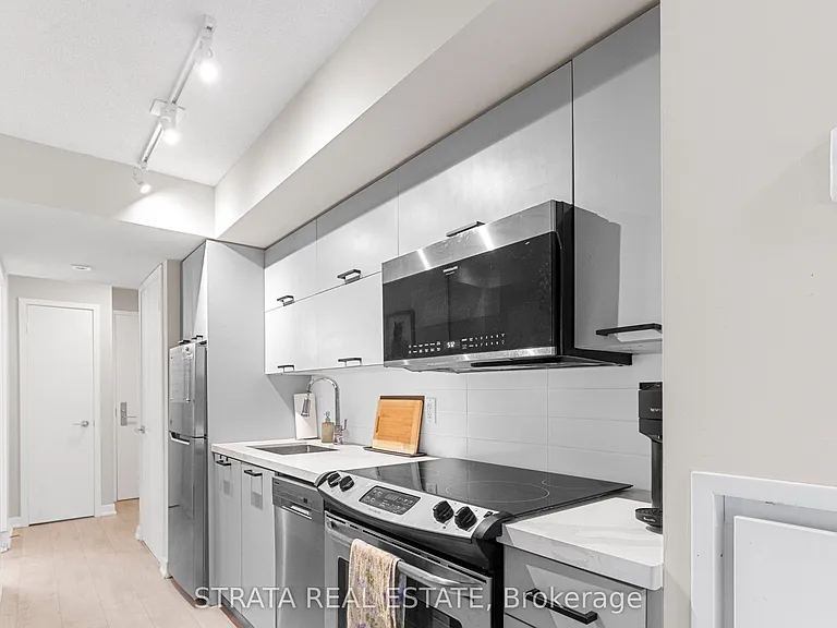126 Simcoe St #402 — Photo 4