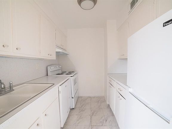4th image of 2047 Sul Ross St APT 4