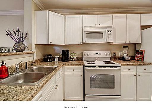 4th image of 1725 Harvey Mitchell Pkwy S #2424