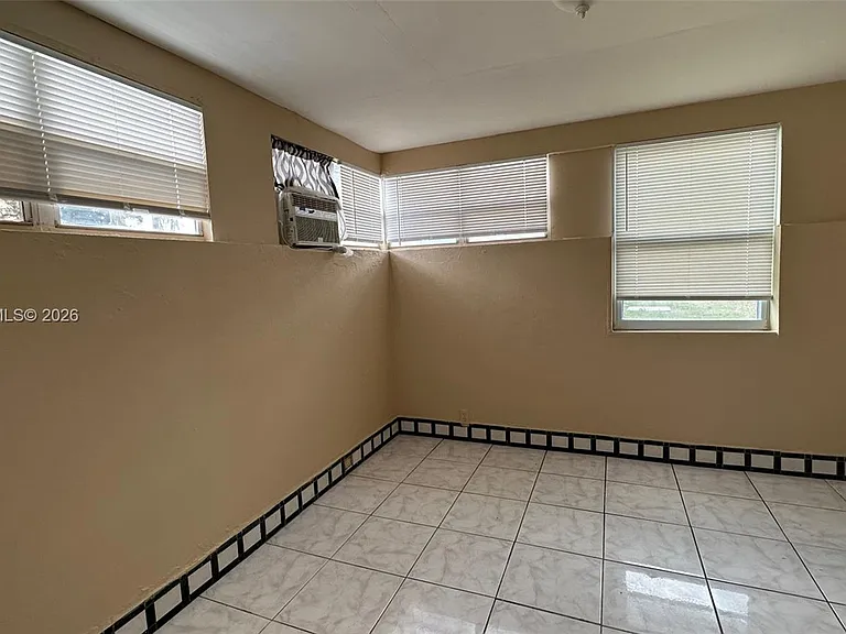 1701 NW 13th St — Photo 12