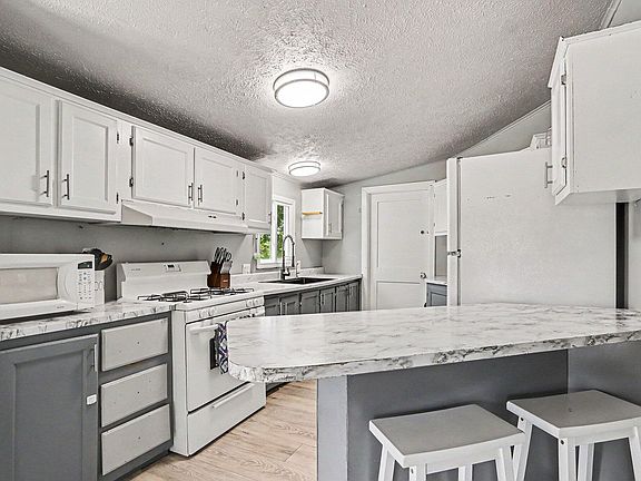 3rd image of 6082 E V Ave