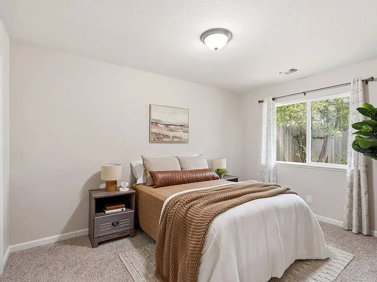 5211 Glide Dr — Photo 10