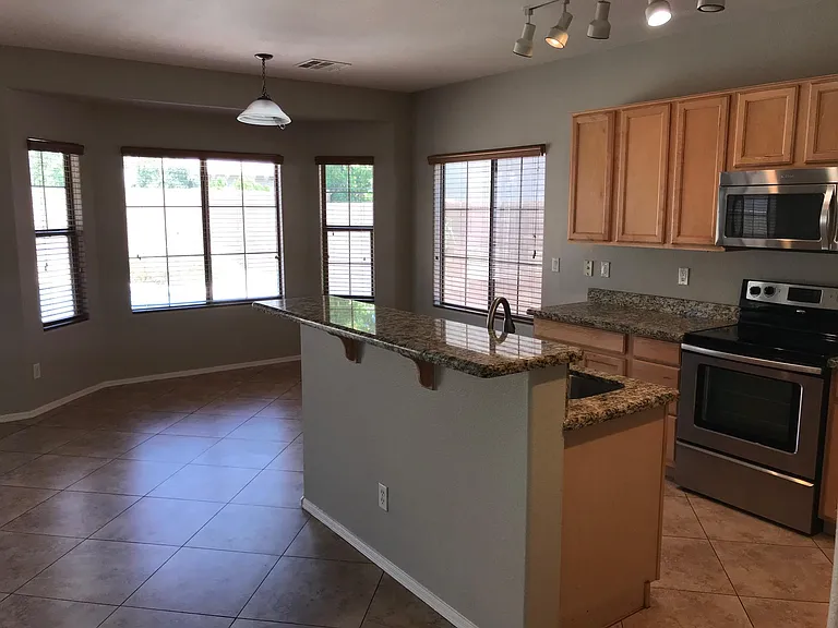 3440 E Flower St — Photo 4