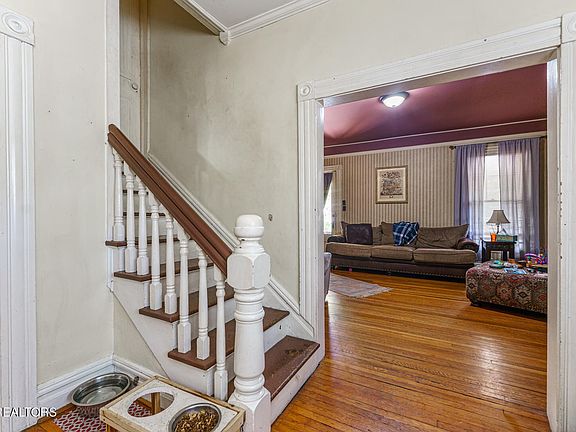 5th image of 211 N Kingston Ave