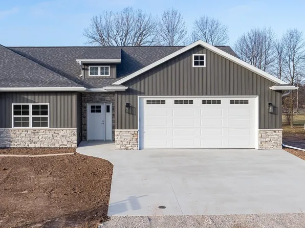 N9085 Southtowne Dr, Menasha, WI 54952