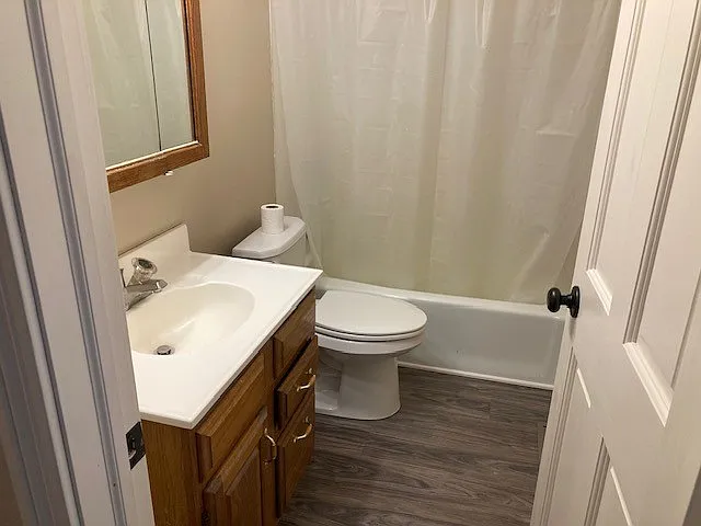 4 bed, 950 sqft, $1,800 — Photo 3