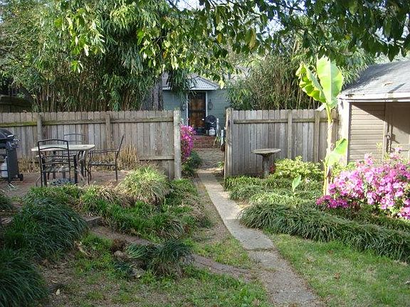 Entry w privacy fence and gate