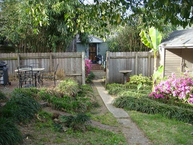 Entry w privacy fence and gate