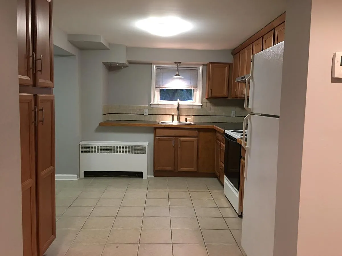 Kitchen 1 - 18 Rosalind Ave #1