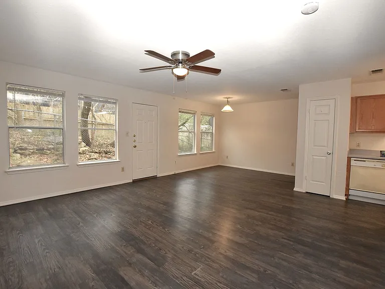 921-923 Sagewood Trl — Photo 14