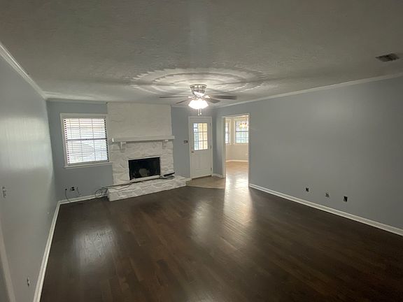2nd image of 901 Worth Ave