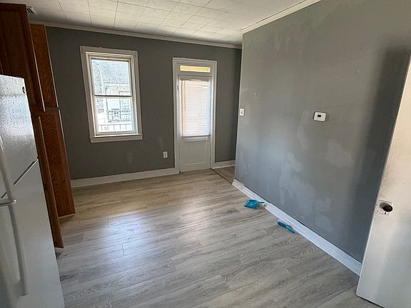 4th image of 36-38 N Railroad St #38-1/2