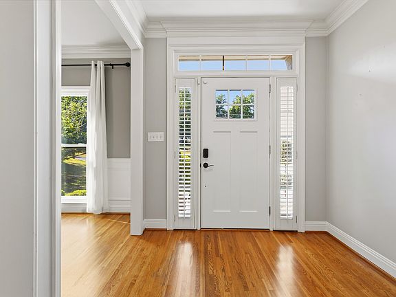 5th image of 211 Clairmont Rd