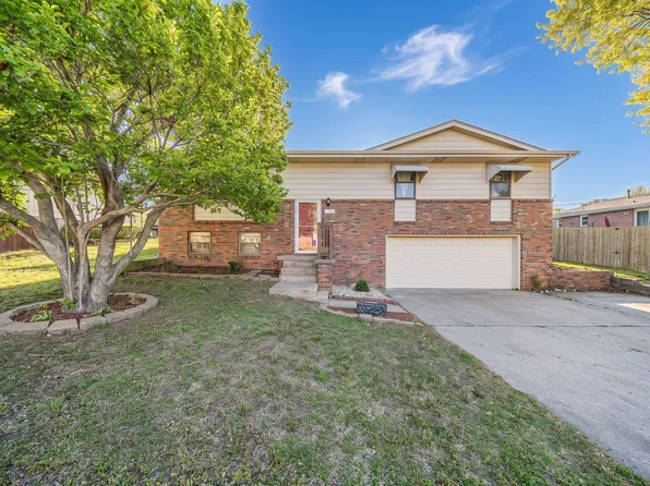 1429 Highland Dr, Junction City, KS 66441