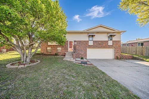 1429 Highland Dr Photo 1