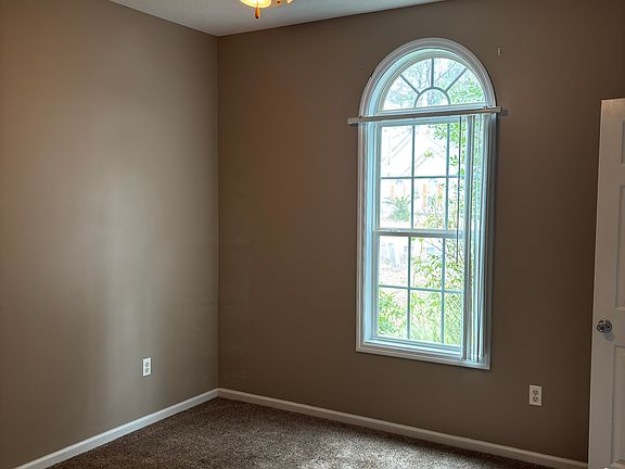 4th image of 12 Whispering Pines Cir