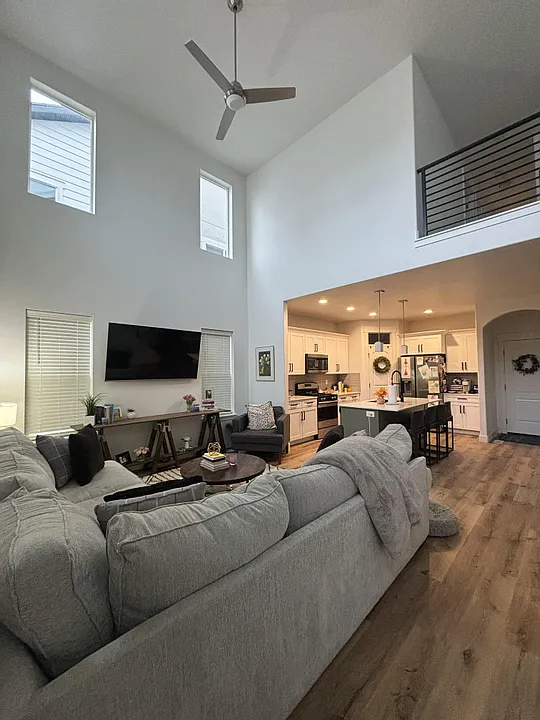 3 bed, 2.5 bath, 2200 sqft, $2,350 — Photo 1