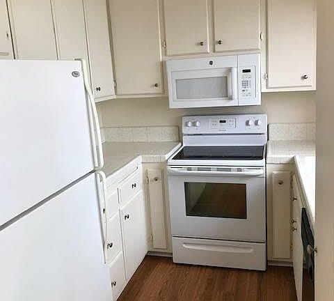 4th image of 3914 Centre St