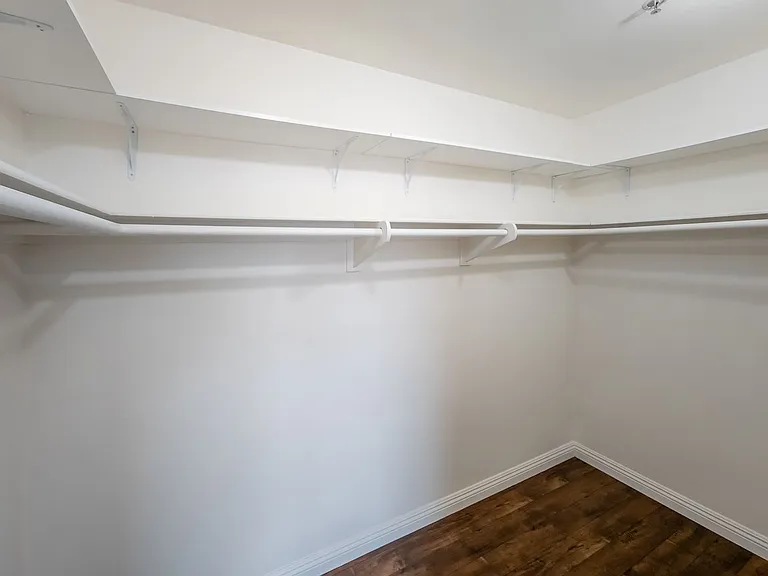 11038 Camarillo St #18 — Photo 23