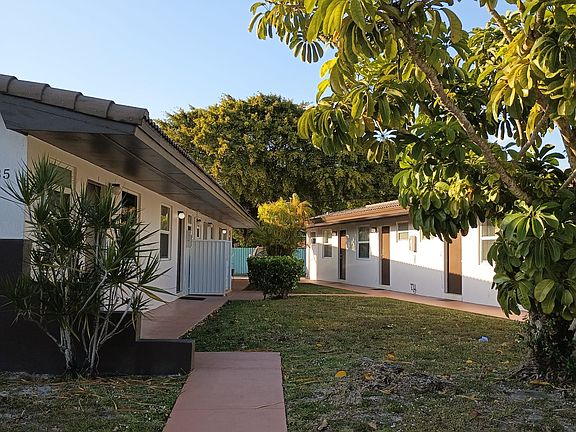 4th image of 135 Bentley Dr #2