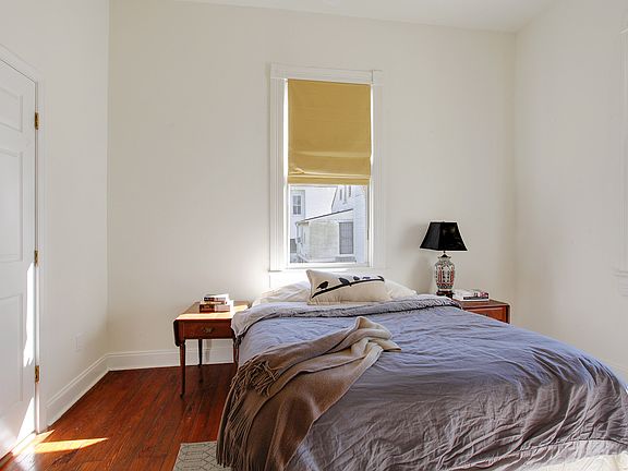 5th image of 4926 La Salle St