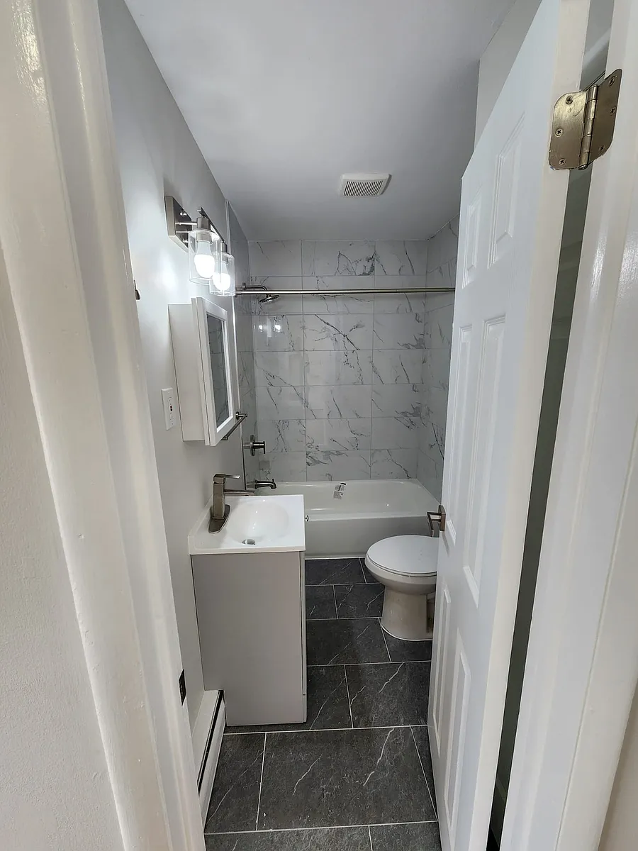 Building Photo - 2205 Hamilton Ave #2304H11