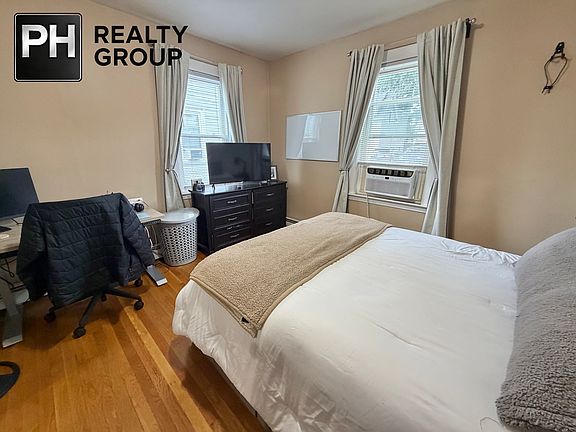 2nd image of 5 Cottage Ln