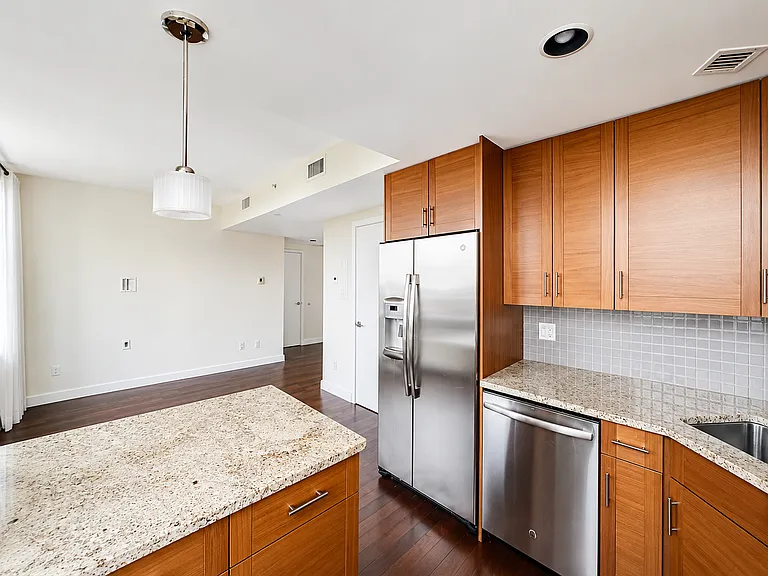 10820 71st Ave #7C — Photo 4