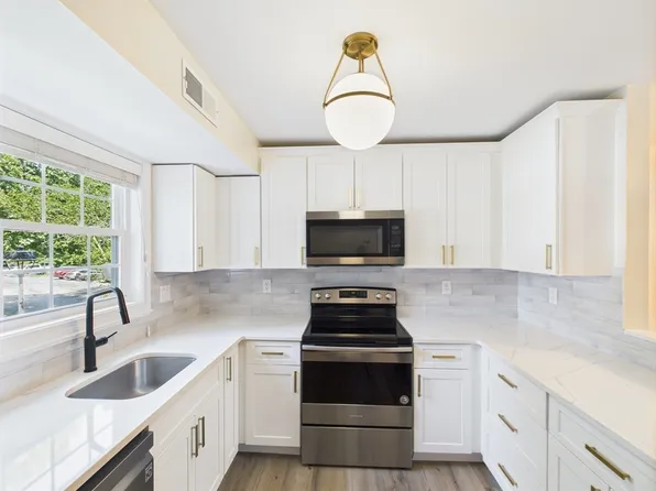 375 Aiken Ave, Lowell, MA 01850