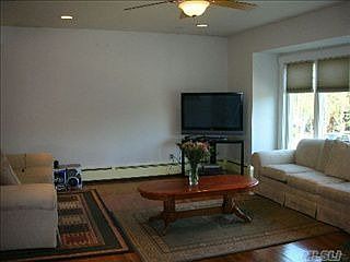2nd image of 16A Sunnyside Blvd