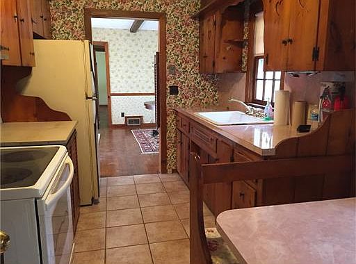 4th image of 51 Herbert Dr