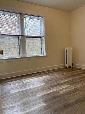 5th image of 4407 N Winchester Ave #2