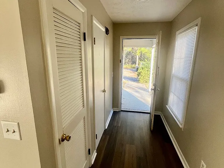 407 Lugenia Dr — Photo 7