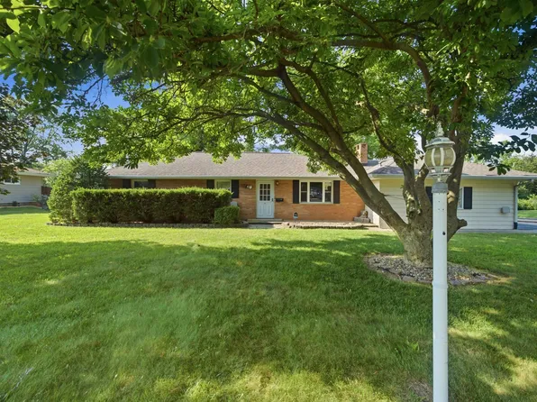2618 W Westport Rd, Peoria, IL 61615