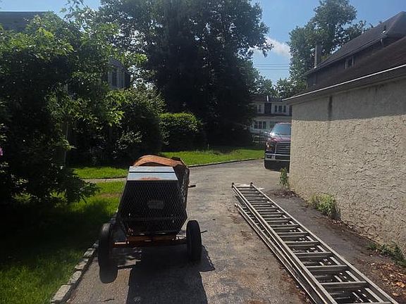 4th image of 917 Bartram Ave