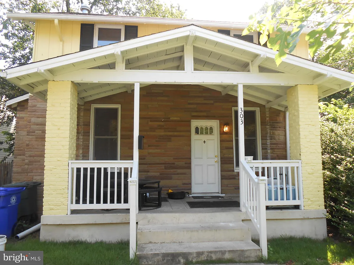 Building Photo - 303 S Highland St