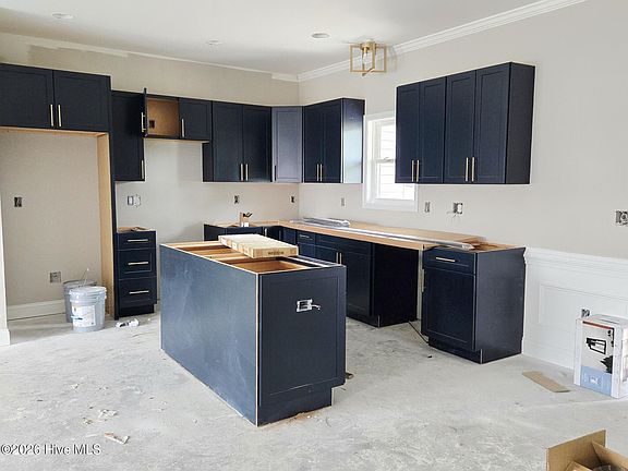 3rd image of 204 Windsor Farm Road