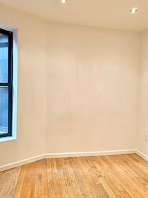 5th image of 168 W 107th St #4C
