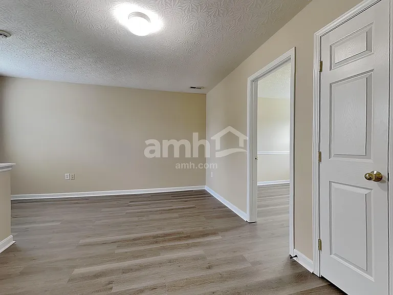 1023 Canterbury Ln — Photo 9
