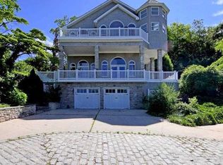 132 E Shore Rd, Halesite, NY 11743