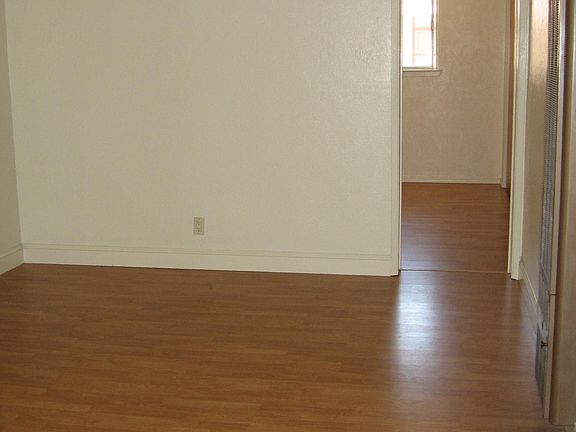 2nd image of 1101 Weber Way APT 6