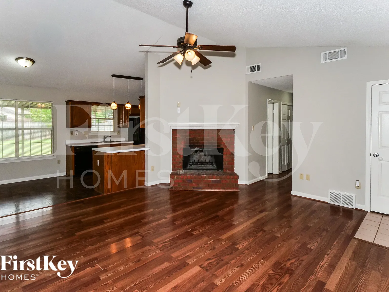 3 bed, 2.0 bath, 1351 sqft, $1,485 — Photo 3