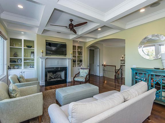 5th image of 303 Triton Ct