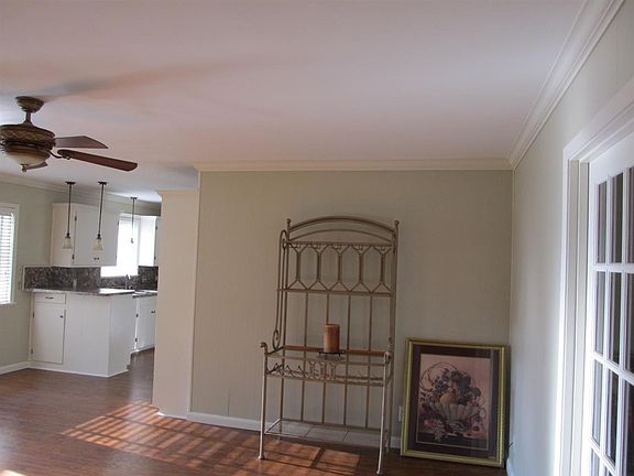 5th image of 855 Iris Ln