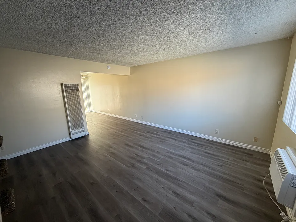 15740 Ryon Ave #11