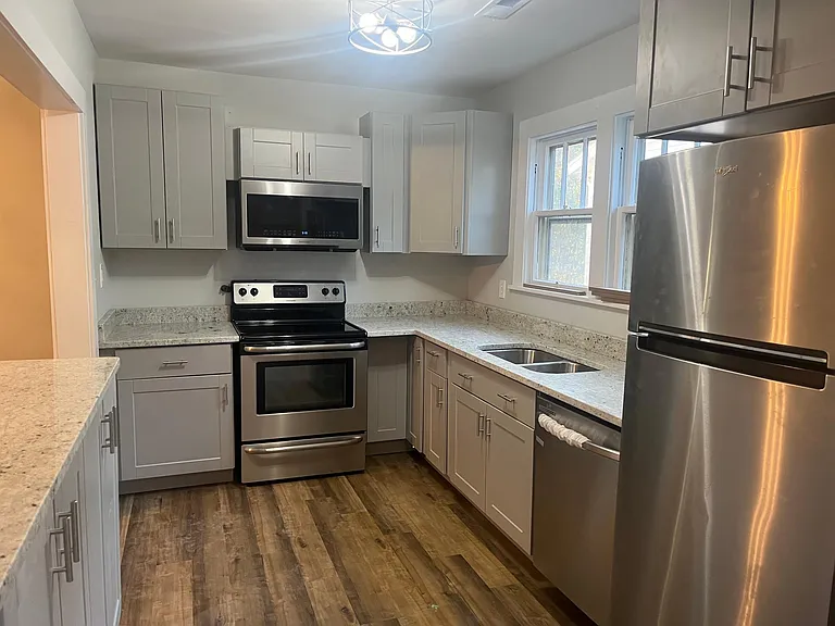 1123 Pratt Ave NE — Photo 4